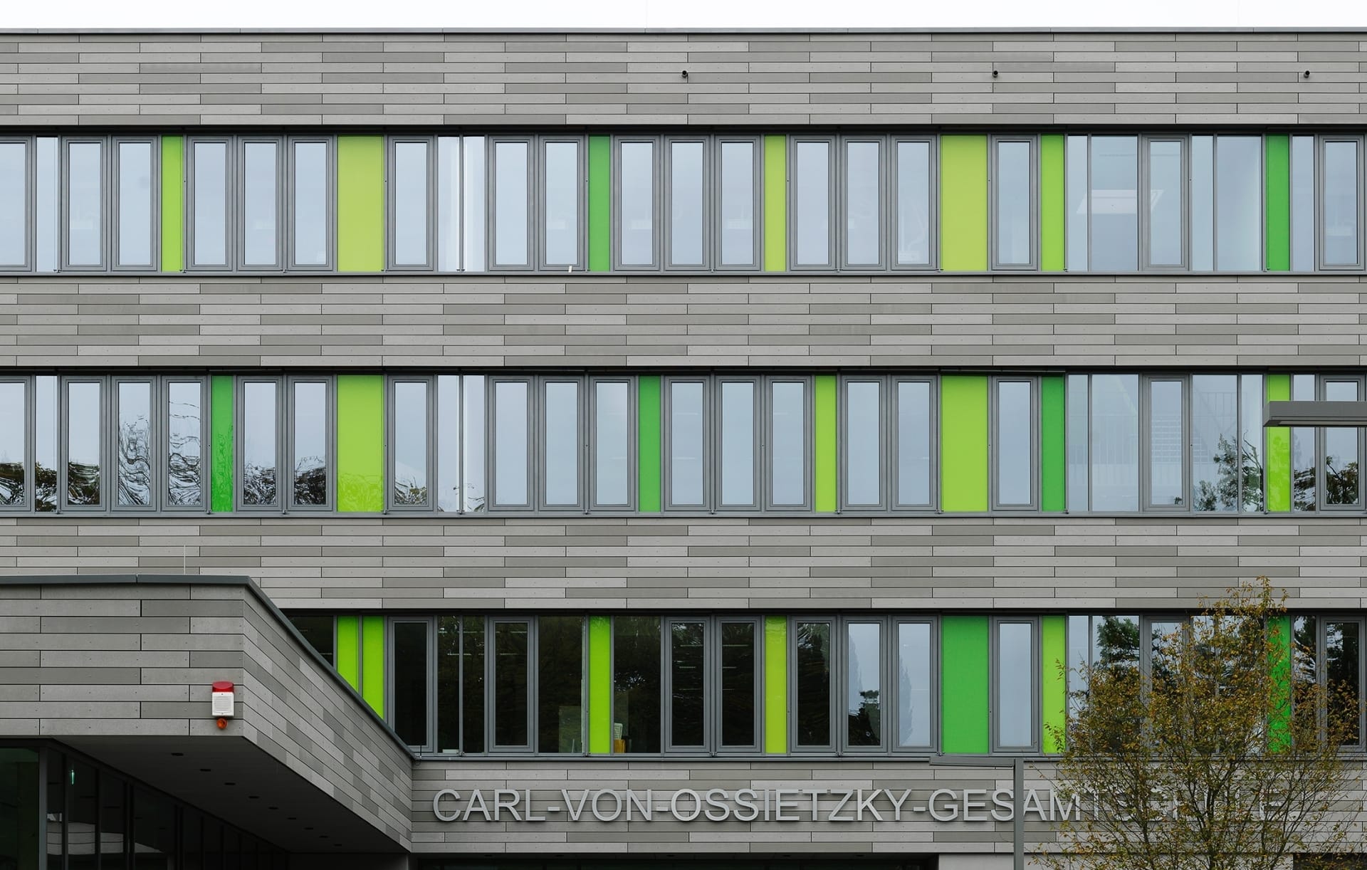 Außenansicht - Gesamtschule Carl-von-Ossietzky, Köln