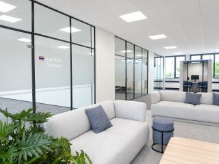 Flexible Trennwandsysteme definieren das neue Tagungszentrum von MinebeaMitsumi