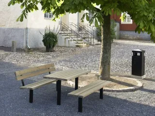 Bänke, Sitze und Tische - Möbelserien für den Außenbereich Bänke, Sitze und Tische - Möbelserien für den Außenbereich