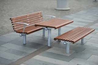 Bänke, Sitze und Tische - Möbelserien für den Außenbereich Bänke, Sitze und Tische - Möbelserien für den Außenbereich