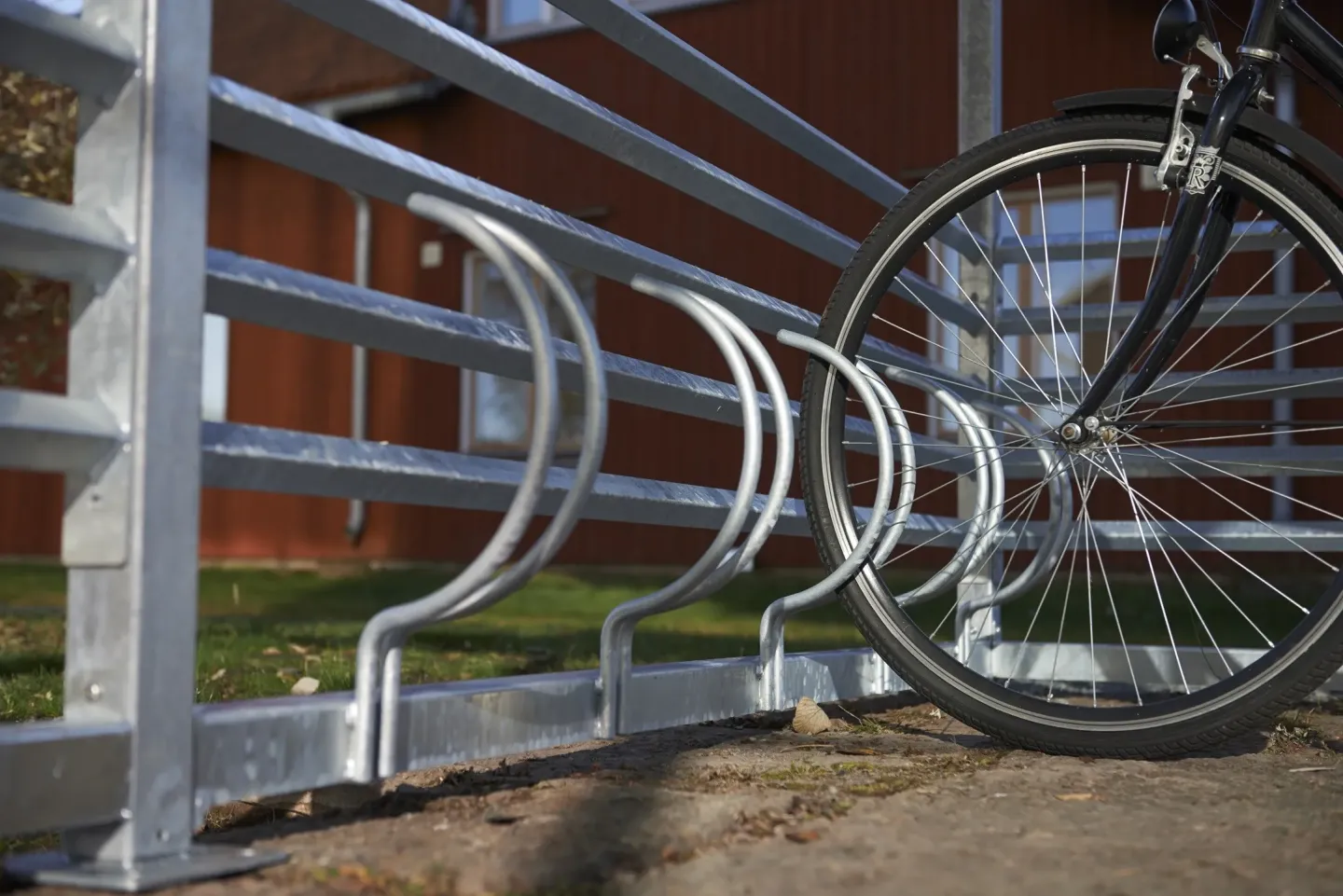 Fahrradständer und Fahrradüberdachungen Fahrradständer und Fahrradüberdachungen