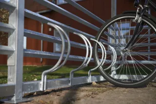 Fahrradständer und Fahrradüberdachungen Fahrradständer und Fahrradüberdachungen