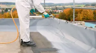 Flachdachregeneration: Sanierungssysteme für Flachdächer | Bauen im Bestand Flachdachregeneration: Sanierungssysteme für Flachdächer | Bauen im Bestand