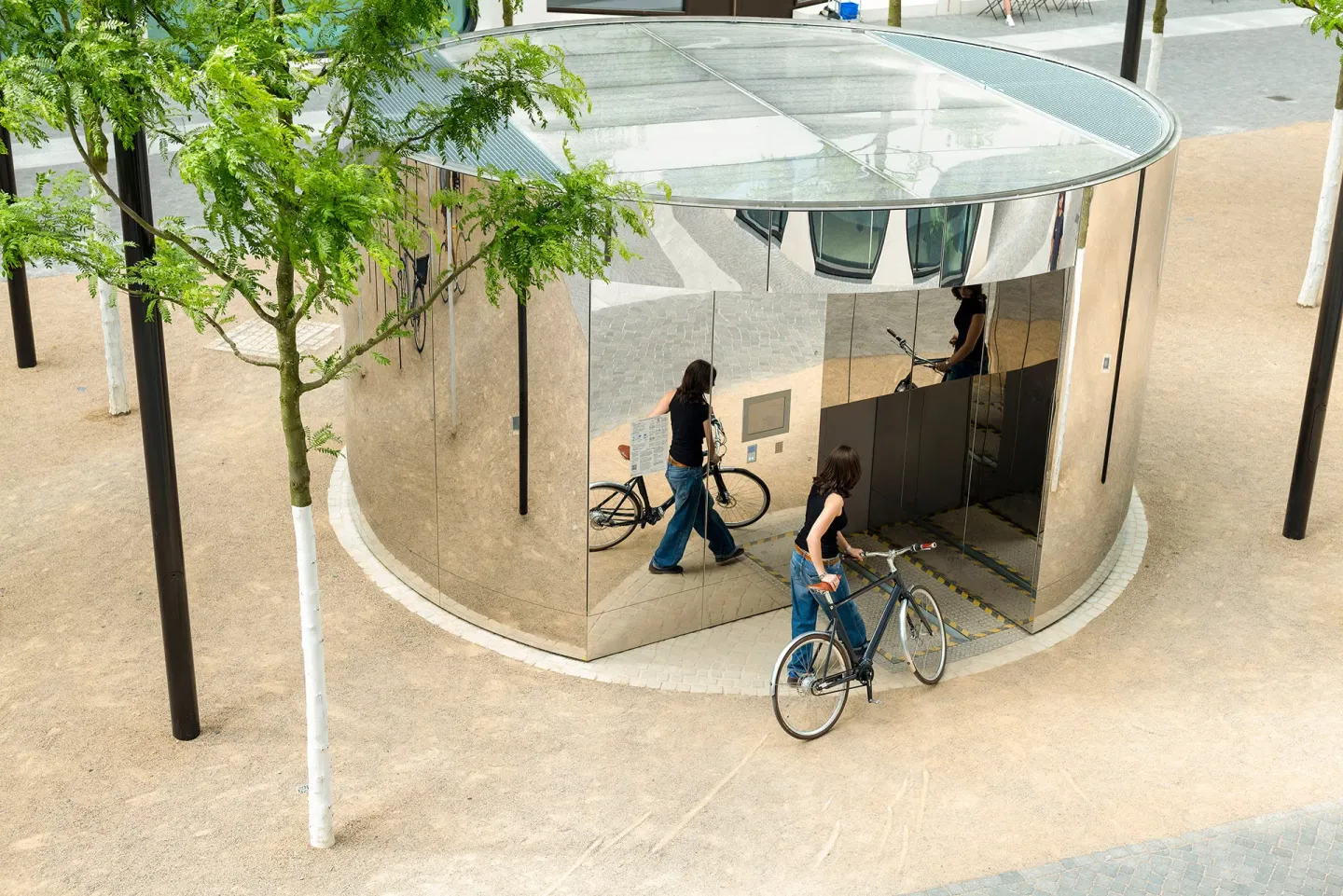 Vollautomatische und mechanische Fahrrad-Parksysteme Vollautomatische und mechanische Fahrrad-Parksysteme