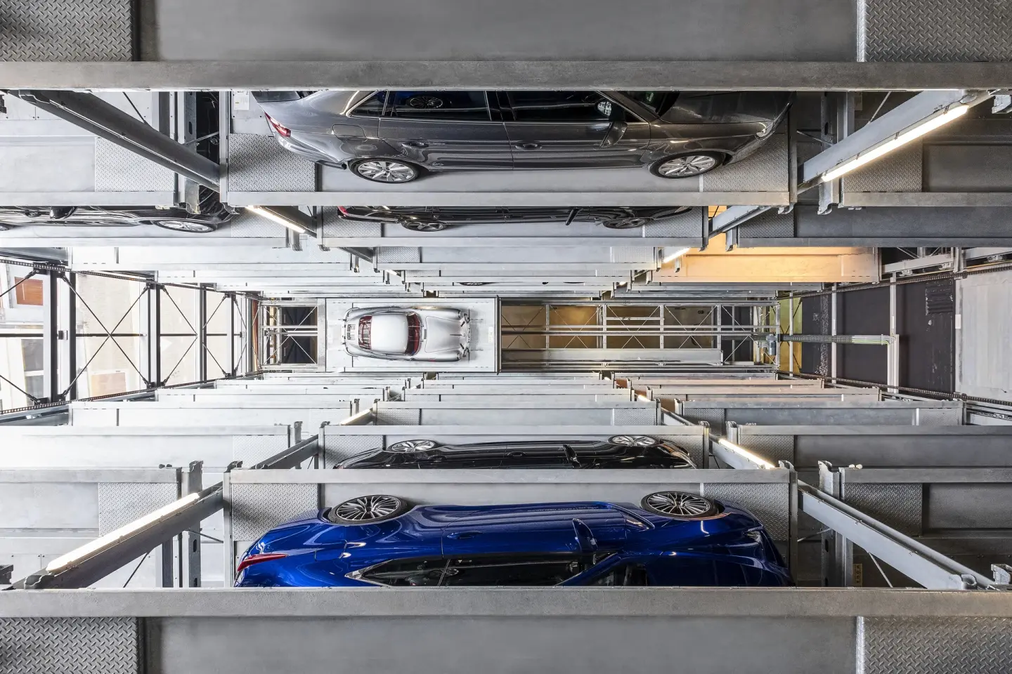Voll- und halbautomatische Auto-Parksysteme Voll- und halbautomatische Auto-Parksysteme