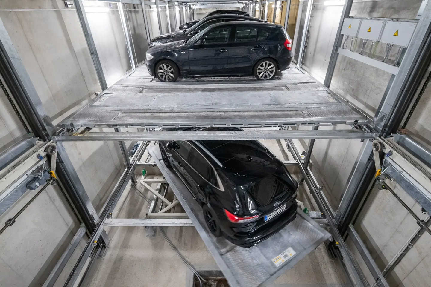 Voll- und halbautomatische Auto-Parksysteme Voll- und halbautomatische Auto-Parksysteme