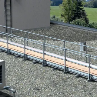 Absturzsicherung mit Barrial® Sicherheitsgeländer (Seitenschutzsystem) Absturzsicherung mit Barrial® Sicherheitsgeländer (Seitenschutzsystem)