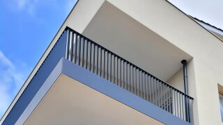 Zebral® Balkongeländer aus Aluminium in Flachstahloptik Zebral® Balkongeländer aus Aluminium in Flachstahloptik