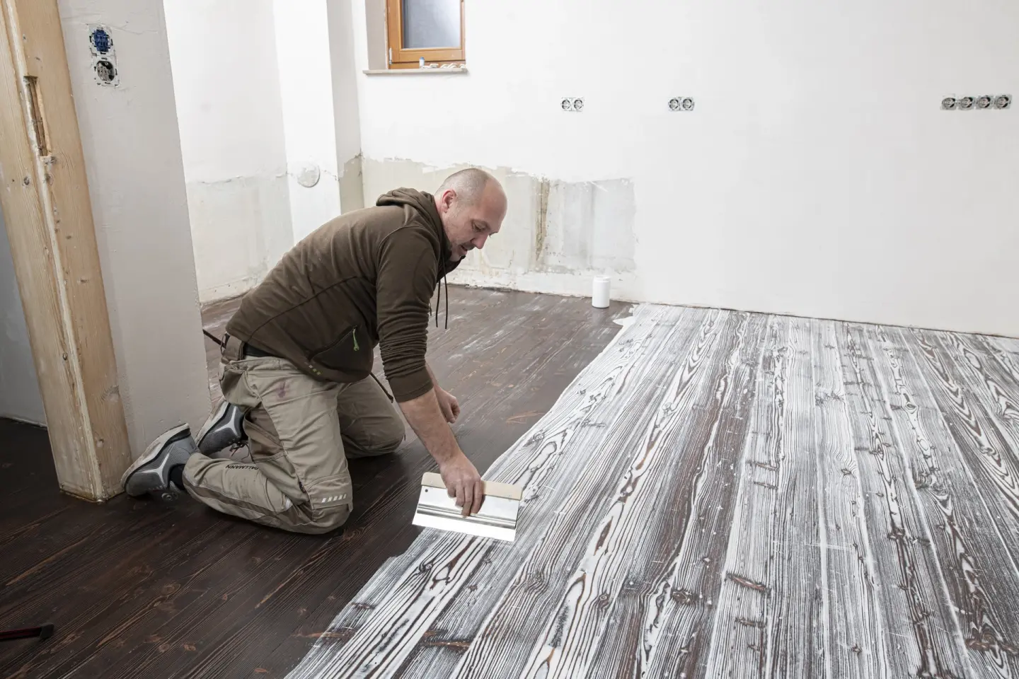 Parkett grundieren und colorieren mit individueller Holzoptik Parkett grundieren und colorieren mit individueller Holzoptik