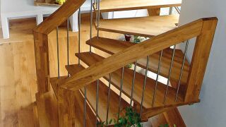 Geländergetragene Treppen aus Holz