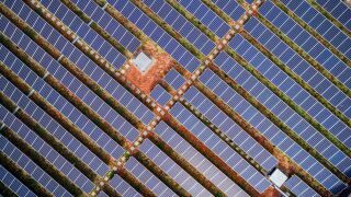 Modulare und nachhaltige Flachdach-Systemlösungen einschließlich Photovoltaik