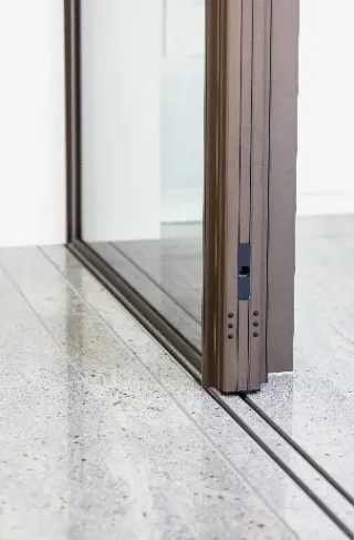 swissFineLine – Rahmenlose Schiebefenstersysteme swissFineLine – Rahmenlose Schiebefenstersysteme