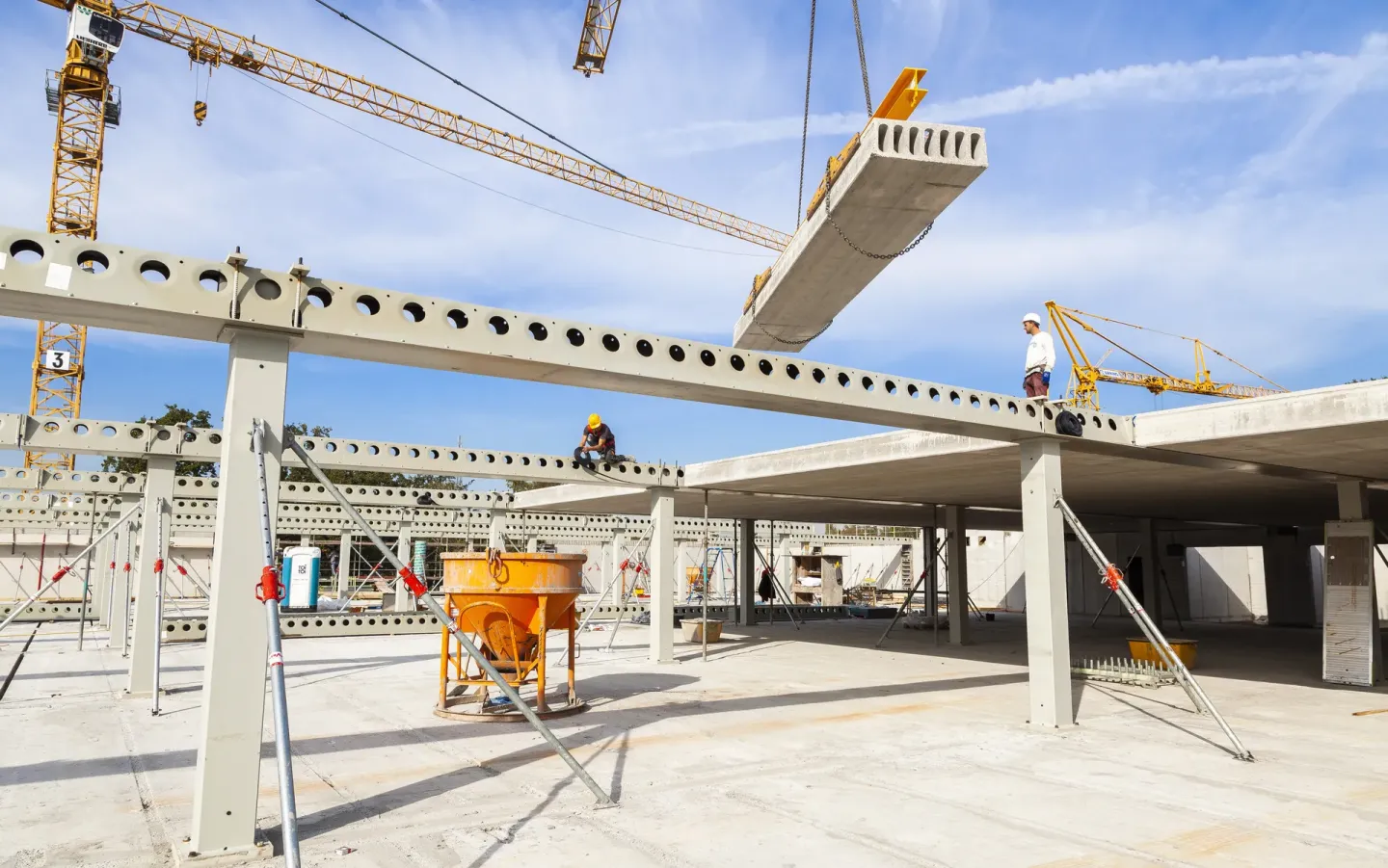 DELTABEAM® Frames und Slim-Floor-Konstruktionen DELTABEAM® Frames und Slim-Floor-Konstruktionen
