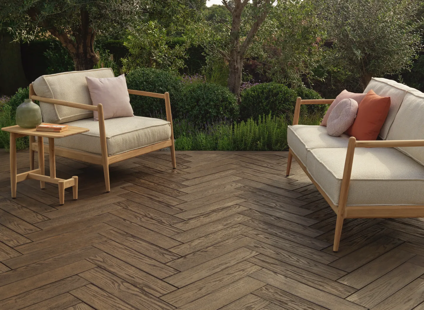 Terrassendielen aus Mineralfaser-Verbundstoff Terrassendielen aus Mineralfaser-Verbundstoff