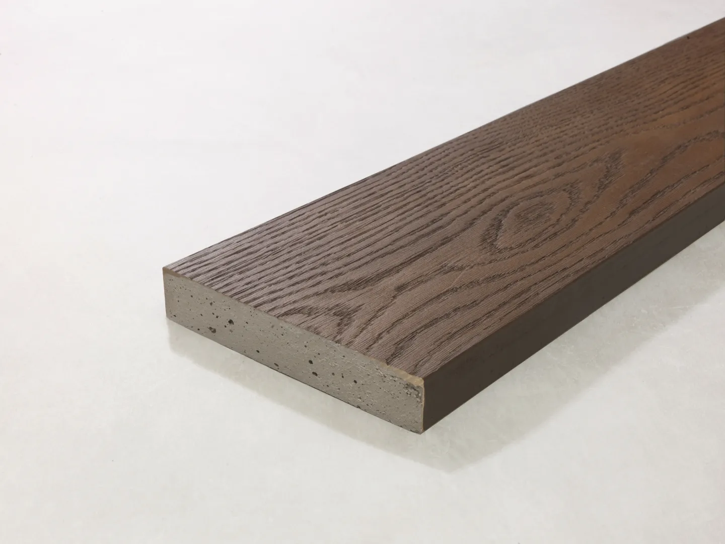 Terrassendielen aus Mineralfaser-Verbundstoff Terrassendielen aus Mineralfaser-Verbundstoff