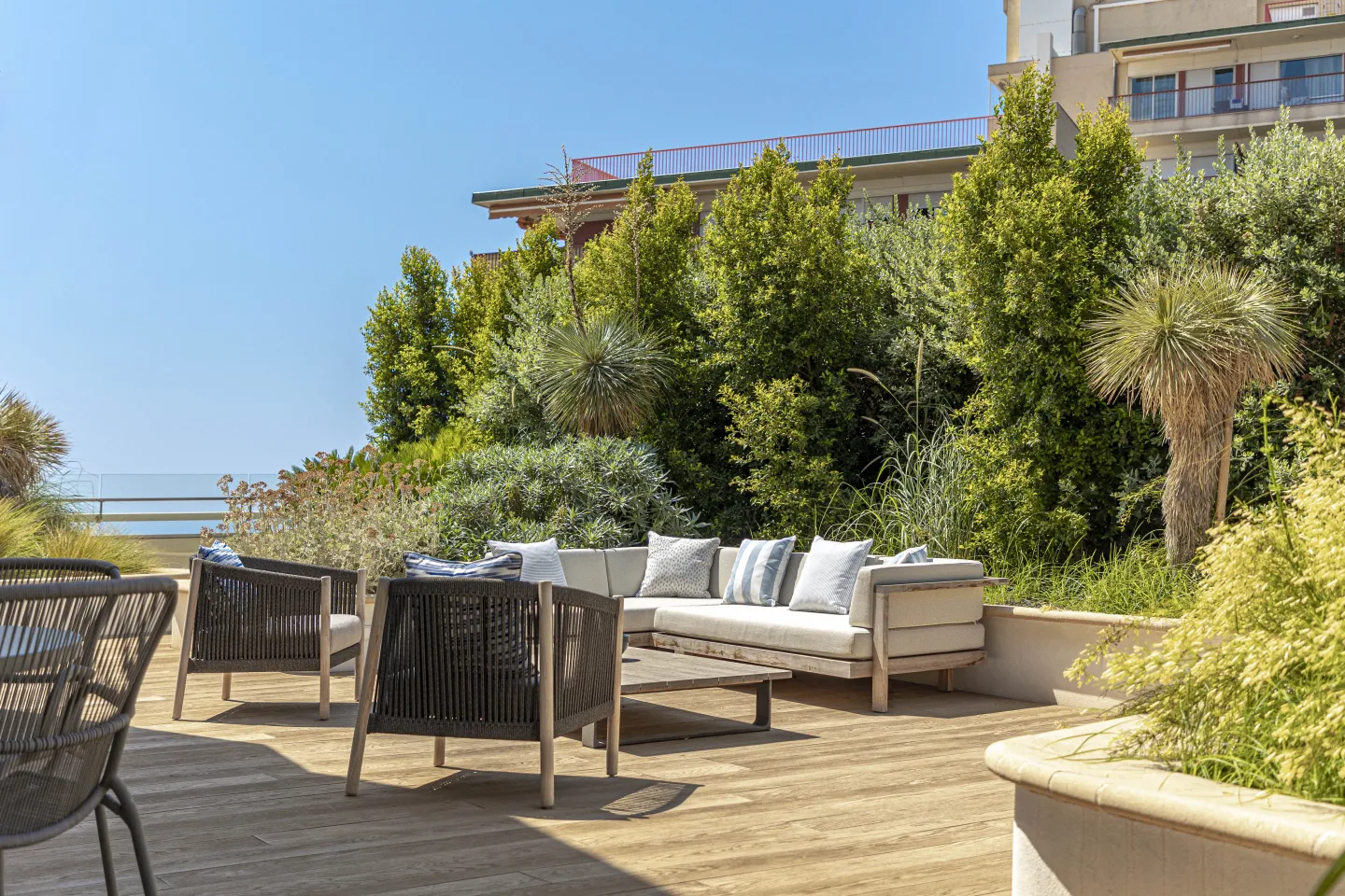 Terrassendielen aus Mineralfaser-Verbundstoff Terrassendielen aus Mineralfaser-Verbundstoff