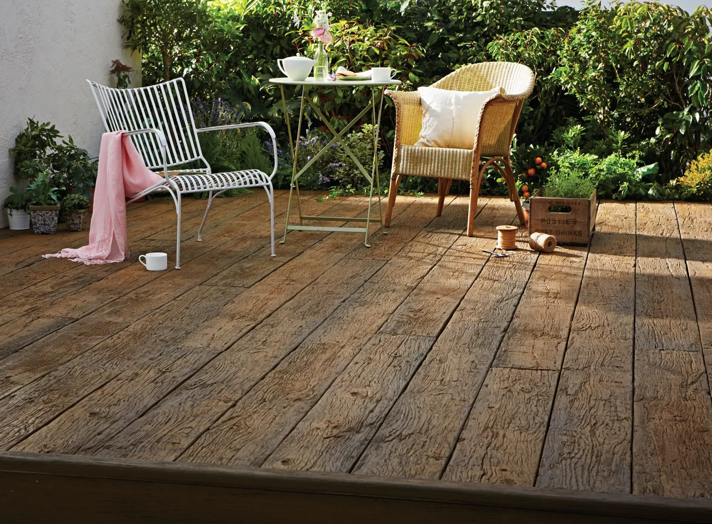 Terrassendielen aus Mineralfaser-Verbundstoff Terrassendielen aus Mineralfaser-Verbundstoff