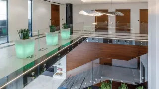 Ganzglasgeländer und französische Balkone Ganzglasgeländer und französische Balkone