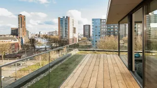 Ganzglasgeländer und französische Balkone Ganzglasgeländer und französische Balkone