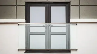 Ganzglasgeländer und französische Balkone Ganzglasgeländer und französische Balkone