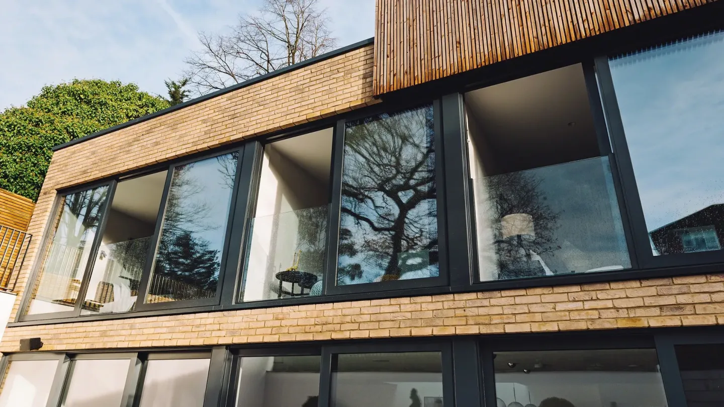 Ganzglasgeländer und französische Balkone Ganzglasgeländer und französische Balkone
