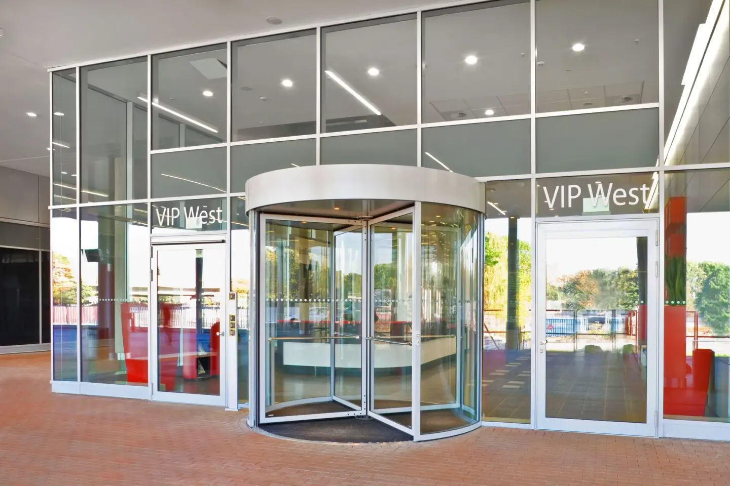 Automatische und manuelle Karusselltüren von GEZE Automatische und manuelle Karusselltüren von GEZE