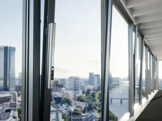 Öffnungsantriebe zum Öffnen und Schließen von Fenstern Öffnungsantriebe zum Öffnen und Schließen von Fenstern