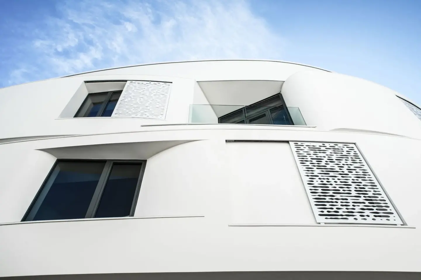 Schiebetürbeschläge und Schiebeläden für die Fassade Schiebetürbeschläge und Schiebeläden für die Fassade