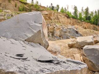 Neu im Sortiment: Schlöglerberg – Granit in tiefdunkler Farbgebung