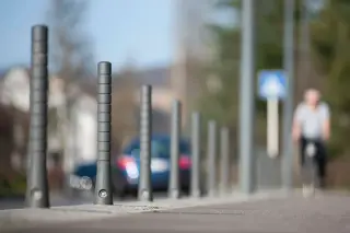 Absperrpfosten und -poller, Versorgungspoller und Leuchtpoller Absperrpfosten und -poller, Versorgungspoller und Leuchtpoller