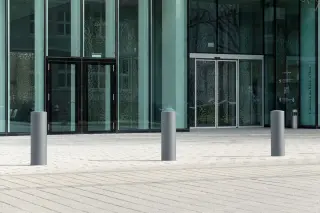 Absperrpfosten und -poller, Versorgungspoller und Leuchtpoller Absperrpfosten und -poller, Versorgungspoller und Leuchtpoller