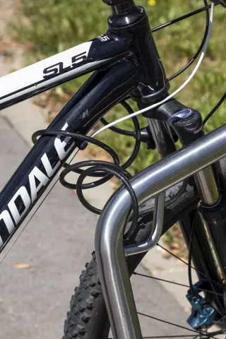 Fahrradparker und Fahrradanlehnbügel als Einzel- oder Reihenanlage Fahrradparker und Fahrradanlehnbügel als Einzel- oder Reihenanlage