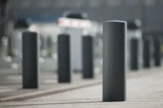Absperrpfosten und -poller, Versorgungspoller und Leuchtpoller Absperrpfosten und -poller, Versorgungspoller und Leuchtpoller