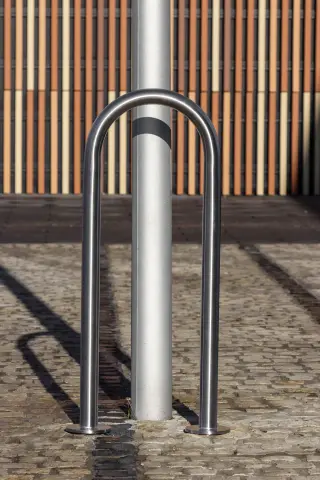 Pflanzbehälter und Baumschutzbügel für den öffentlichen Raum Pflanzbehälter und Baumschutzbügel für den öffentlichen Raum