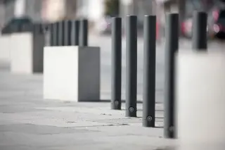 Absperrpfosten und -poller, Versorgungspoller und Leuchtpoller Absperrpfosten und -poller, Versorgungspoller und Leuchtpoller