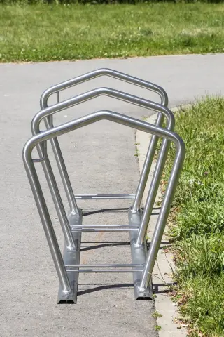 Fahrradparker und Fahrradanlehnbügel als Einzel- oder Reihenanlage Fahrradparker und Fahrradanlehnbügel als Einzel- oder Reihenanlage