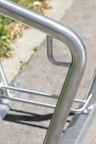 Fahrradparker und Fahrradanlehnbügel als Einzel- oder Reihenanlage Fahrradparker und Fahrradanlehnbügel als Einzel- oder Reihenanlage