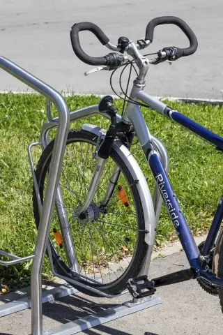 Fahrradparker und Fahrradanlehnbügel als Einzel- oder Reihenanlage Fahrradparker und Fahrradanlehnbügel als Einzel- oder Reihenanlage
