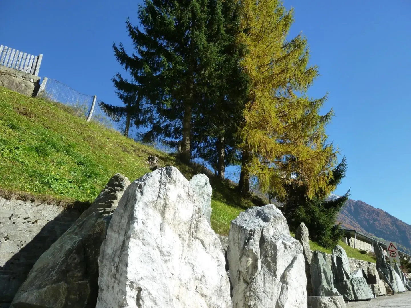 Natursteine für Treppen, Bodenplatten, Pflaster, Fassaden und Mauern Natursteine für Treppen, Bodenplatten, Pflaster, Fassaden und Mauern