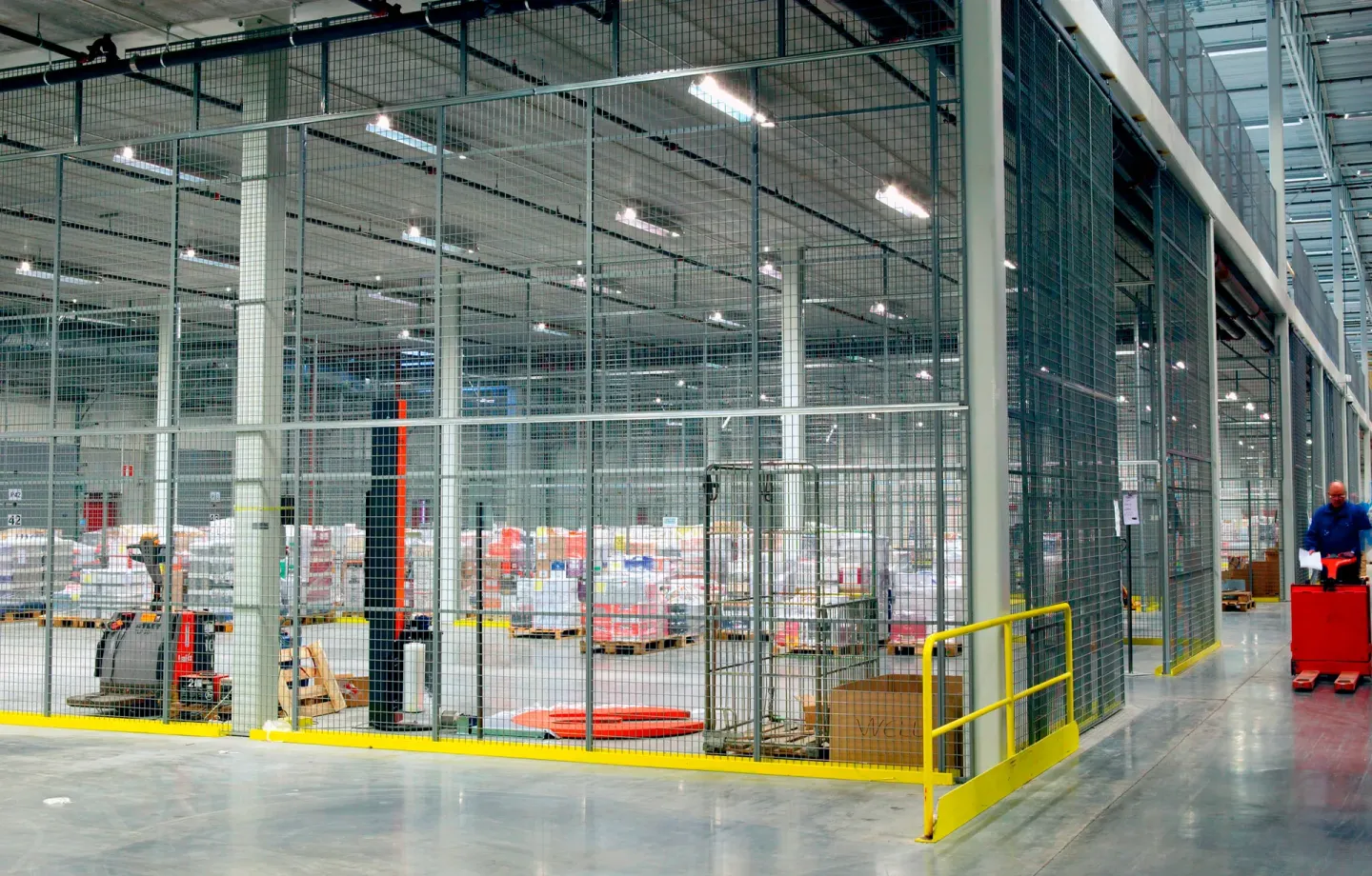 Lagertrennwände. Sicherheit im Lager. Lagertrennwände. Sicherheit im Lager.