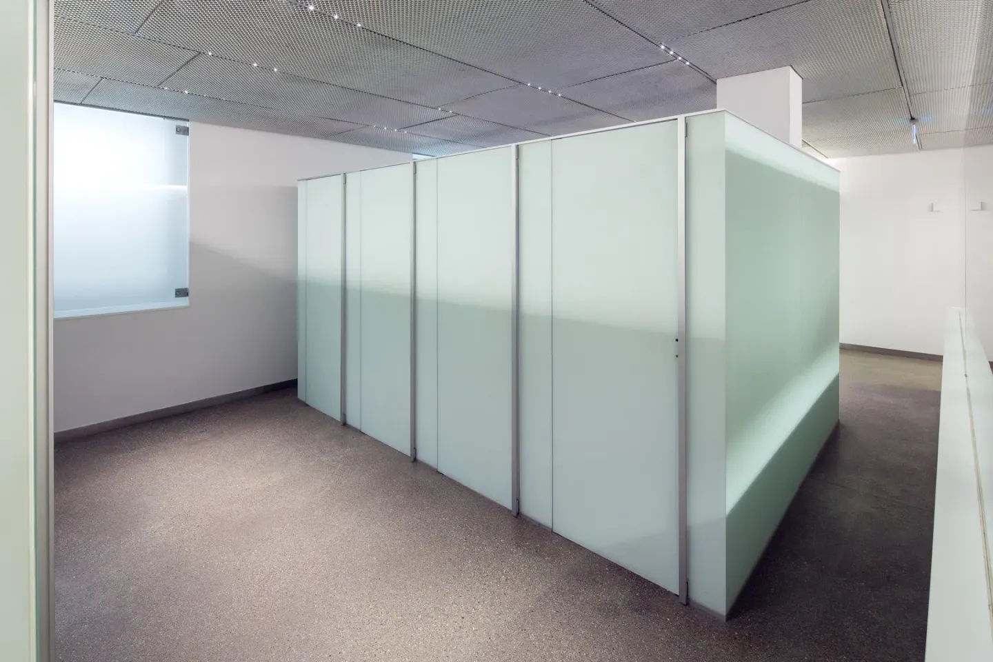 GM CABINMART®: Glas-Trennwand-Module für den Sanitärbereich GM CABINMART®: Glas-Trennwand-Module für den Sanitärbereich