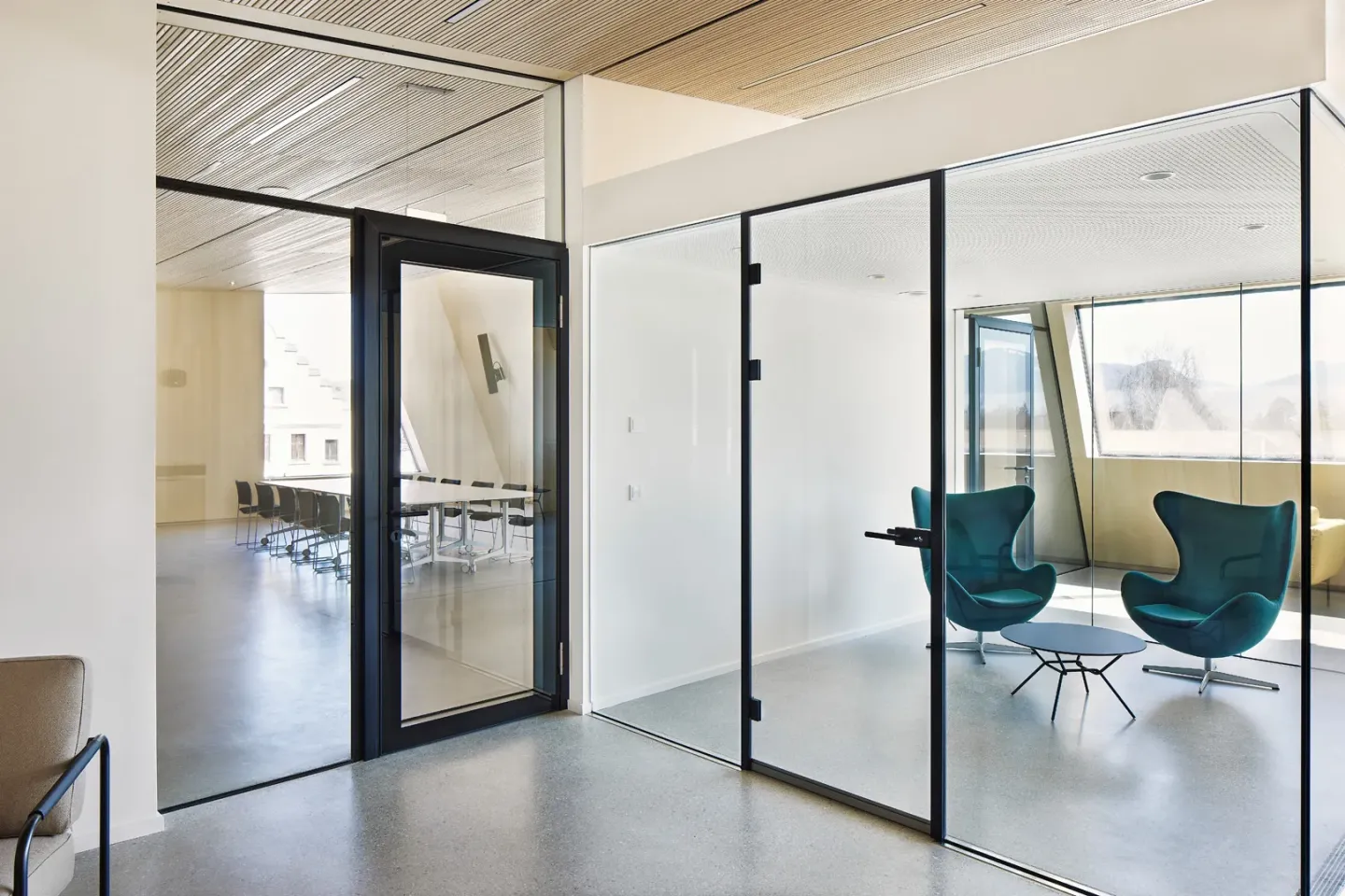 GM MARTITION®: Zweischalige Glas-Trennwand mit Tür GM MARTITION®: Zweischalige Glas-Trennwand mit Tür