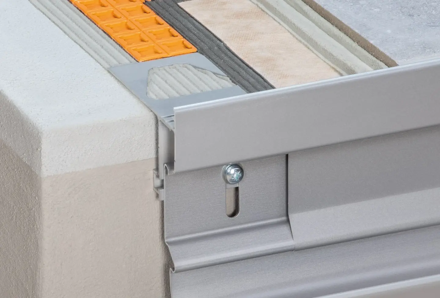 Balkon- und Terrassenkonstruktionen mit Randprofilen Balkon- und Terrassenkonstruktionen mit Randprofilen