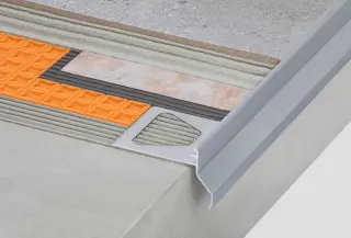 Balkon- und Terrassenkonstruktionen mit Randprofilen Balkon- und Terrassenkonstruktionen mit Randprofilen