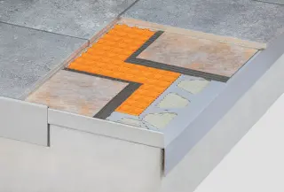 Balkon- und Terrassenkonstruktionen mit Randprofilen Balkon- und Terrassenkonstruktionen mit Randprofilen