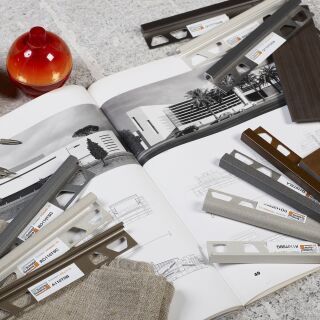 Abschluss- und Dekorprofile für geflieste Wände und Sockelbereiche