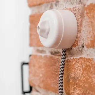 Aufputz-Schaltersysteme aus Duroplast und Bakelit® Aufputz-Schaltersysteme aus Duroplast und Bakelit®