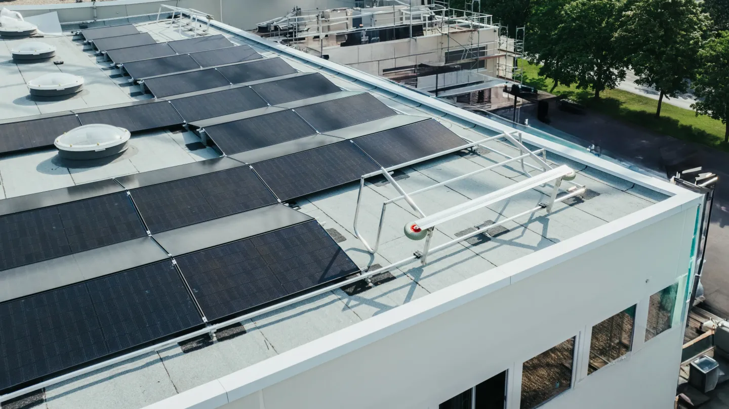 PV-Systeme mit integrierter Absturzsicherung PV-Systeme mit integrierter Absturzsicherung