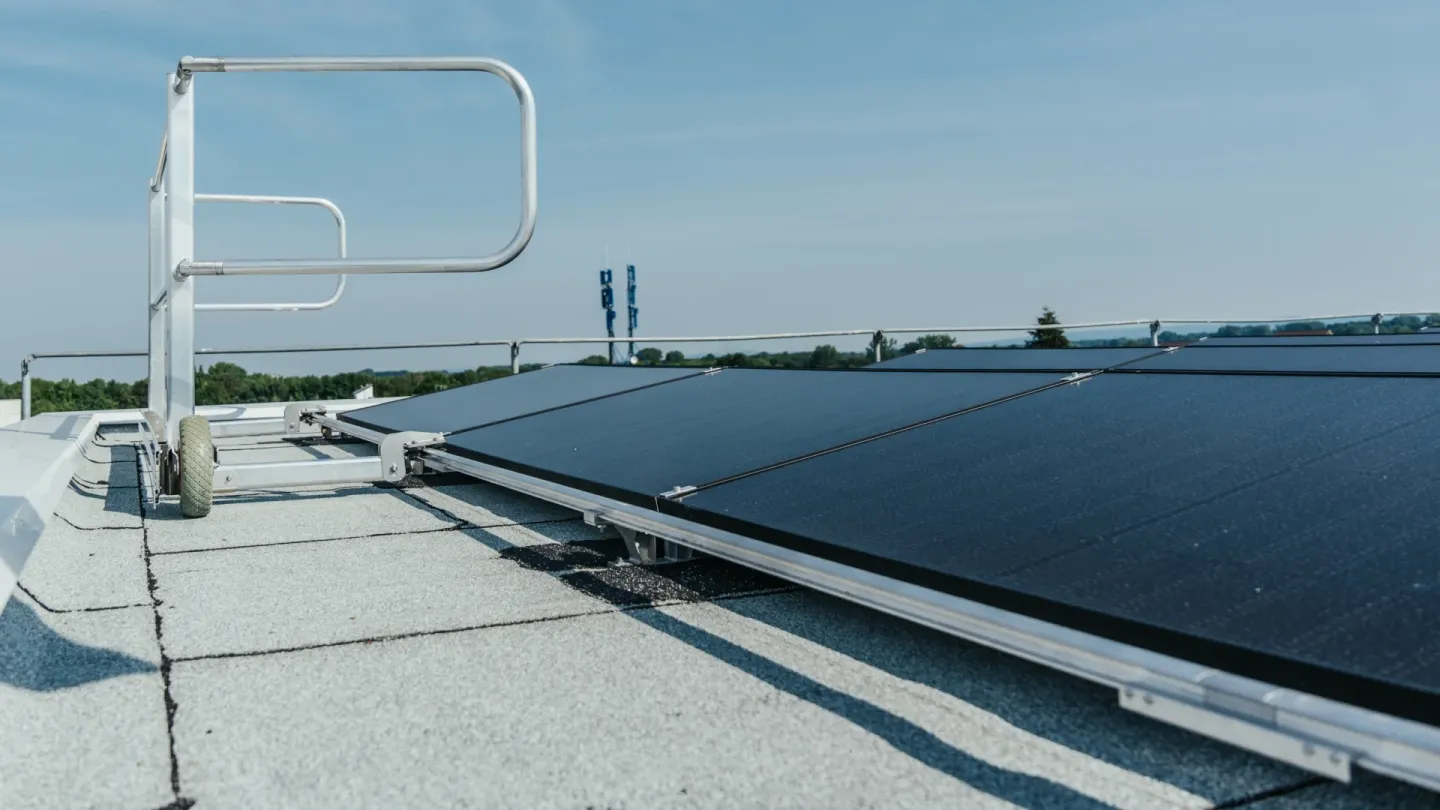PV-Systeme mit integrierter Absturzsicherung PV-Systeme mit integrierter Absturzsicherung