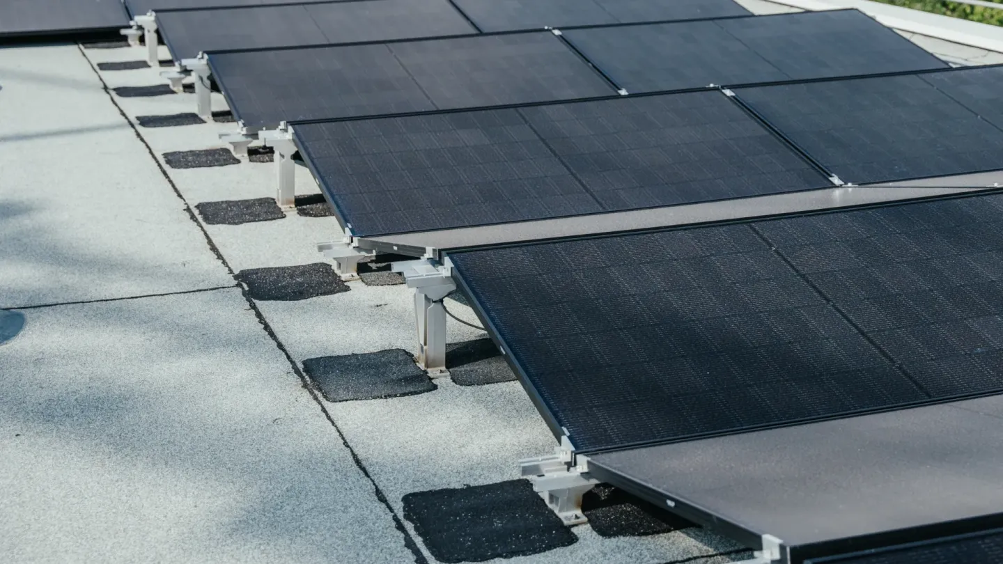 PV-Systeme mit integrierter Absturzsicherung PV-Systeme mit integrierter Absturzsicherung